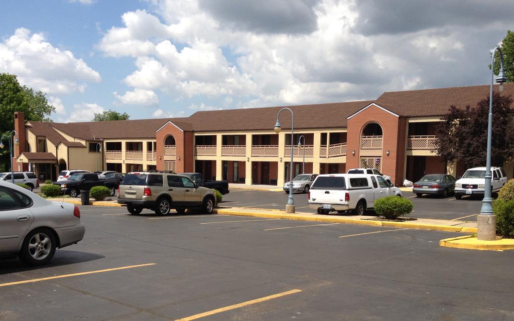 Days Inn Kansas City-Worlds Of Fun Buitenkant foto