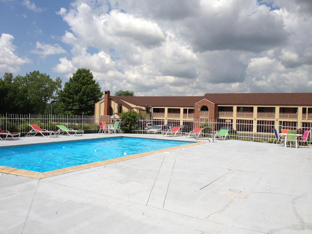 Days Inn Kansas City-Worlds Of Fun Buitenkant foto